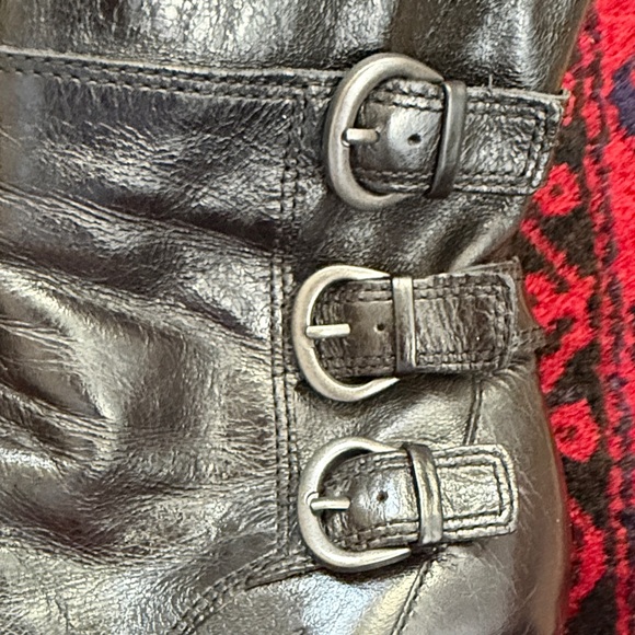 Born Black Zip With Buckles Accent Leather Heeled Boots Sz8 - Picture 9 of 16